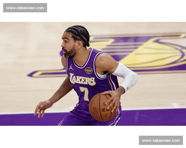 里弗斯官宣拒绝湖人 4 年 8900 万，詹姆斯祝福引争议，湖人陷入被动困局