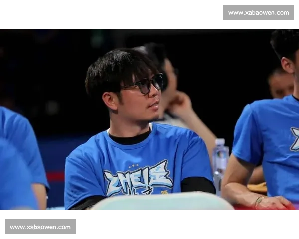 李磊 200 战获纪念球衣 与张稀哲 400 战传奇合影致敬队史